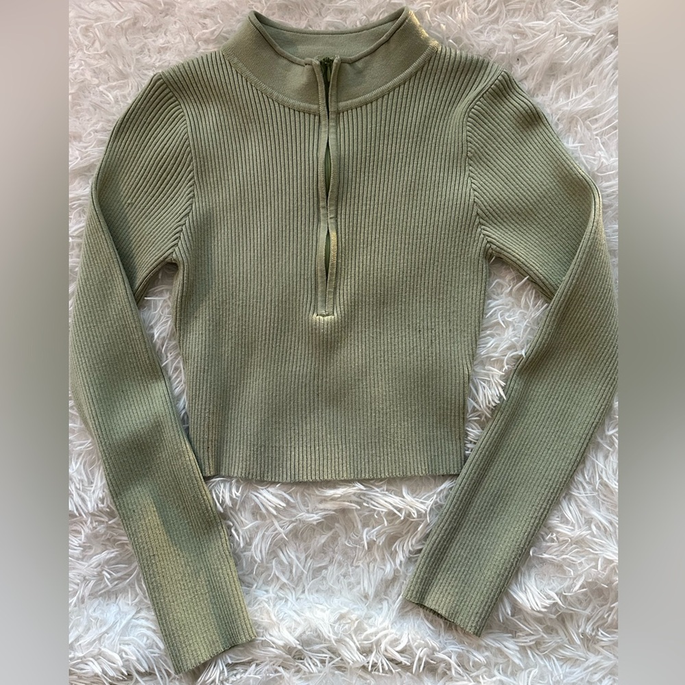 Green long sleeve ribbed fleece
